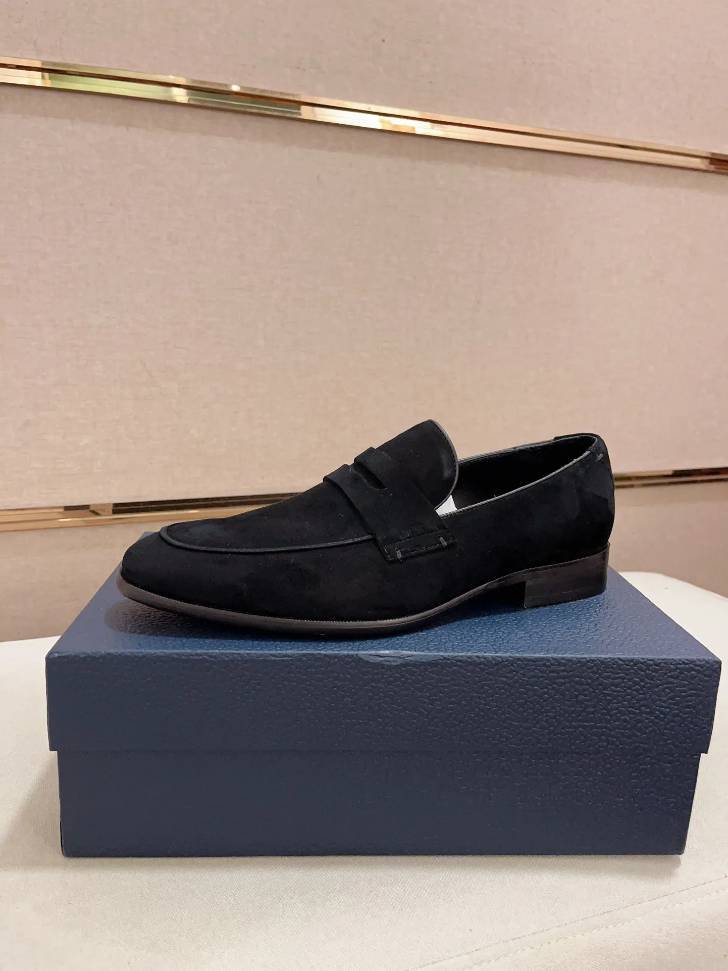 Men's shoes 💰: 540💰 High-end version of Dior Dior's new series. Famous actors and Internet celebrities wear super popular designs. The sculptures of French artist Niki de Saint Phalle are designed as rings. Material: Fabric: Imported original material. Foot: cowhide. Outsole: Rubber outsole. Men's shoe size: 38~44. Can be customized to size 45.
